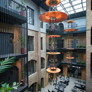 https://qarvasla.alltbilisihotels.com