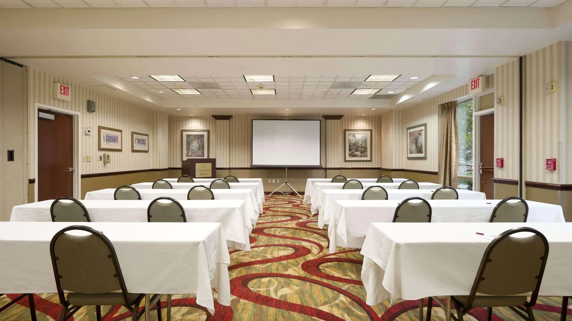 Ramada By Wyndham Suites Orlando Airport- Free Airport Shuttle 3*,