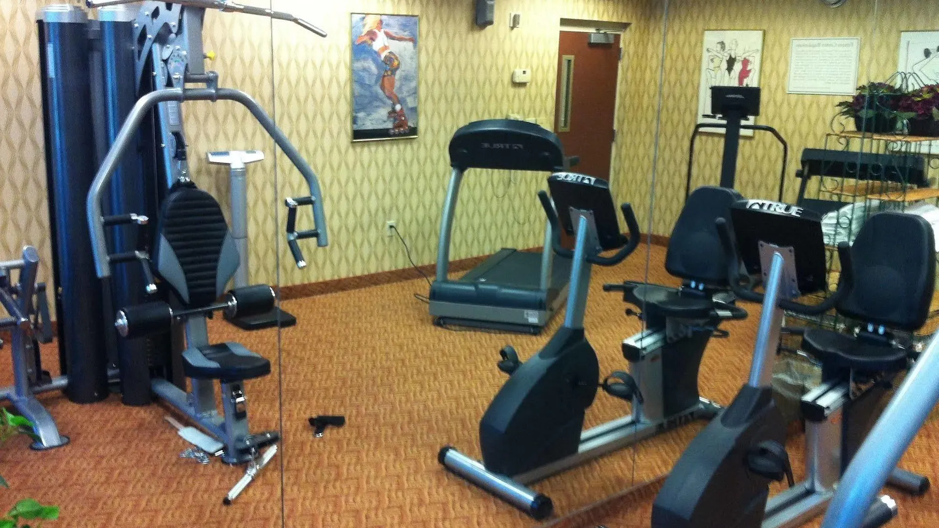 Ramada By Wyndham Suites Orlando Airport- Free Airport Shuttle 3*,