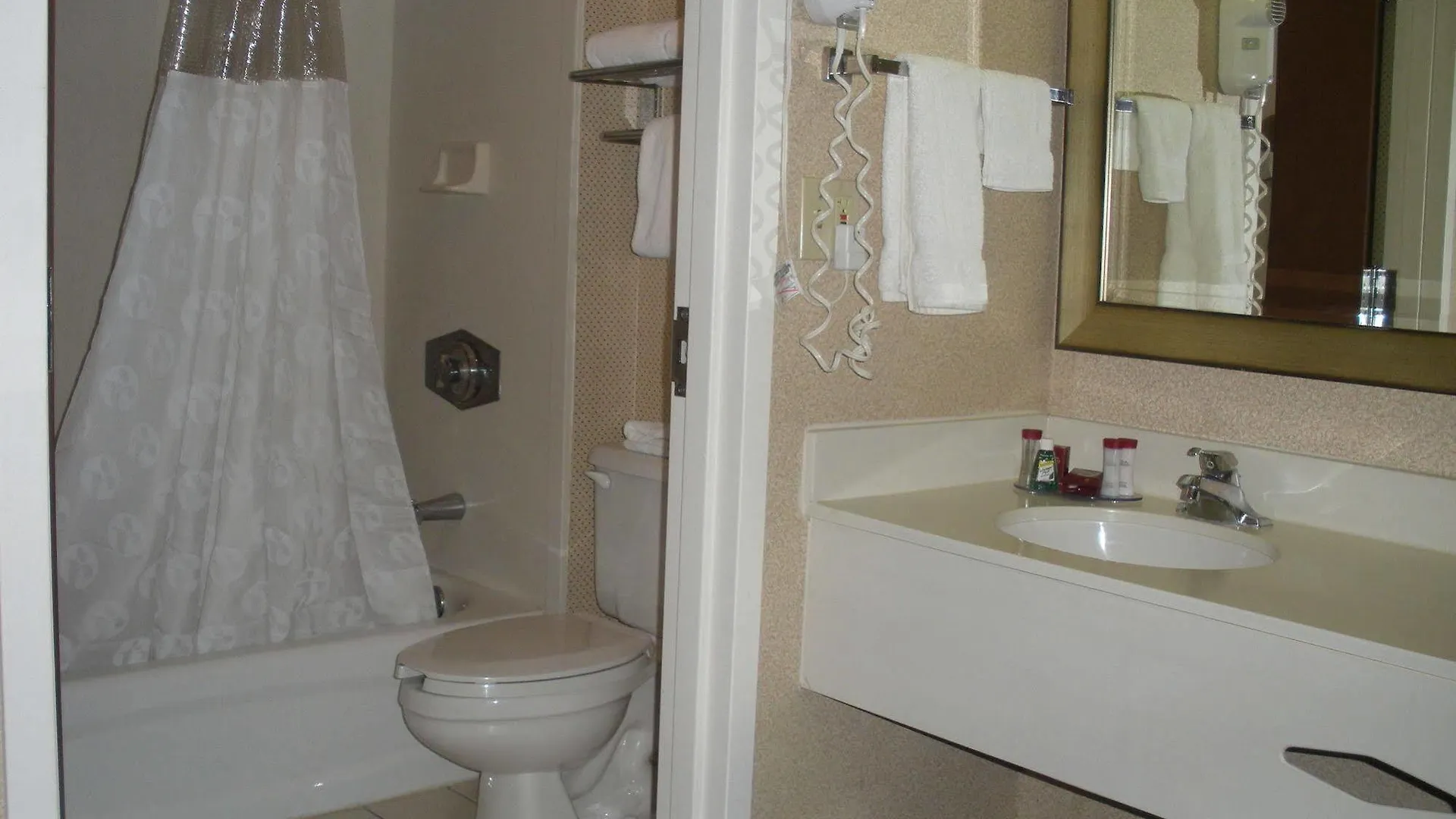 Ramada By Wyndham Suites Orlando Airport- Free Airport Shuttle 3*,  United States