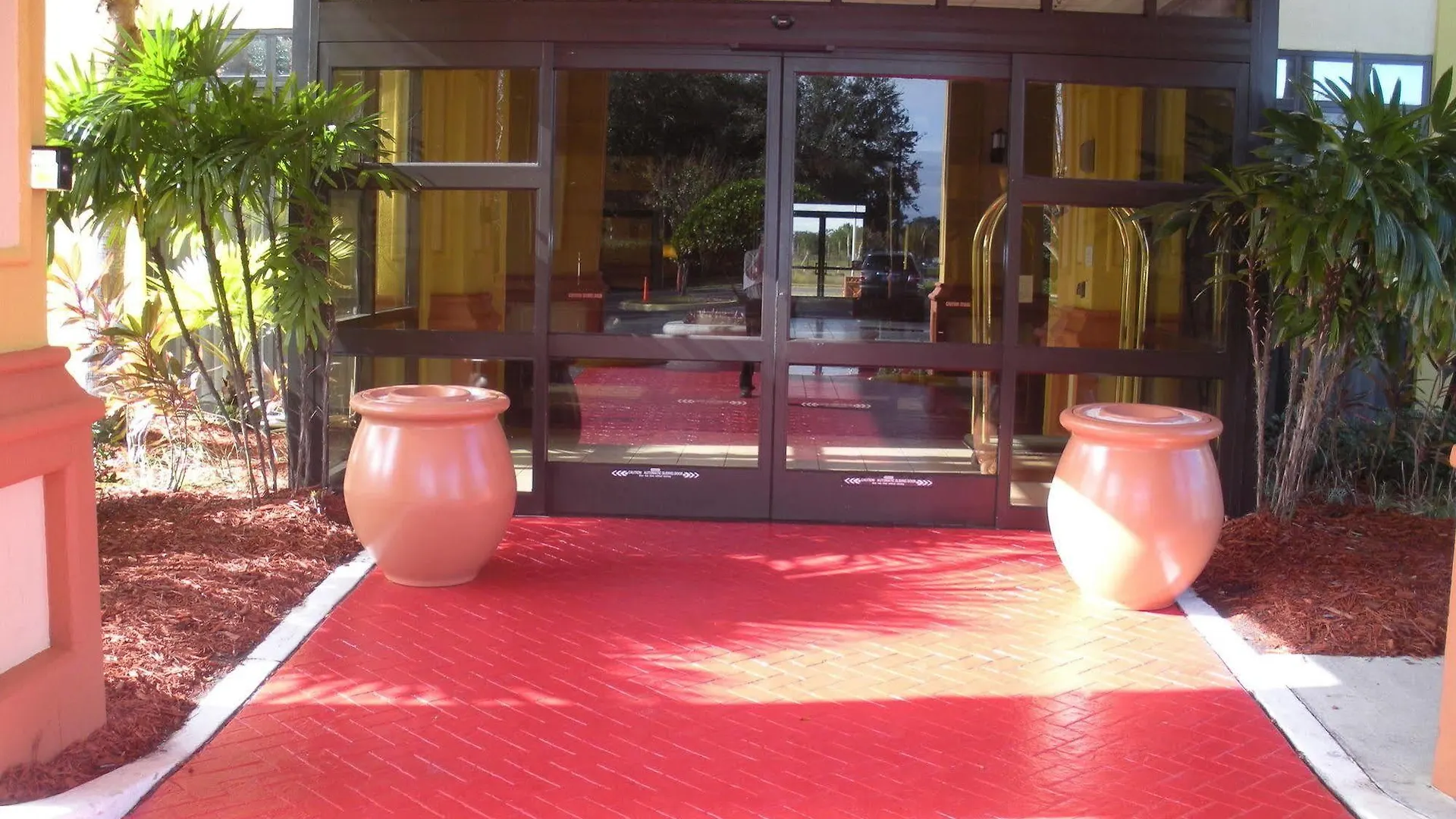 Hotel Ramada By Wyndham Suites Orlando Airport- Free Airport Shuttle