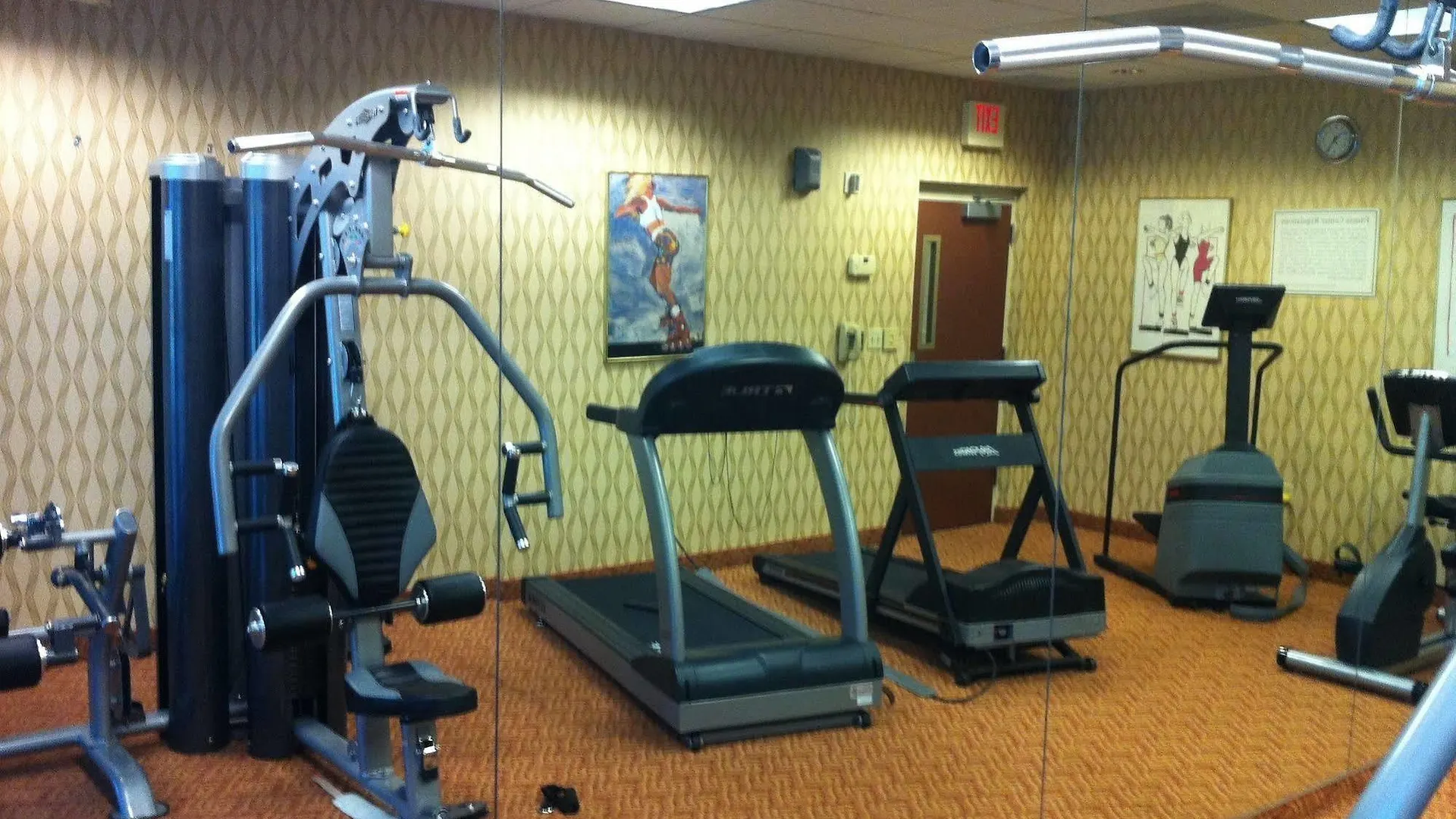 Hotel Ramada By Wyndham Suites Orlando Airport- Free Airport Shuttle