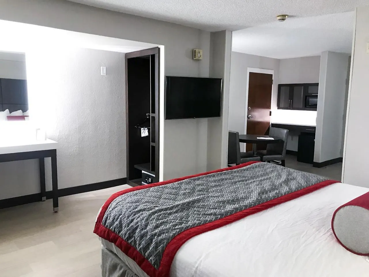 Ramada By Wyndham Suites Orlando Airport- Free Airport Shuttle Hotel